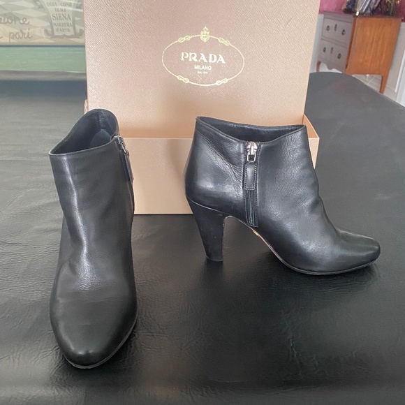 Prada Calzature Donna Bootie - Excellent Condition - Black Size 37.5 - Picture 2 of 15